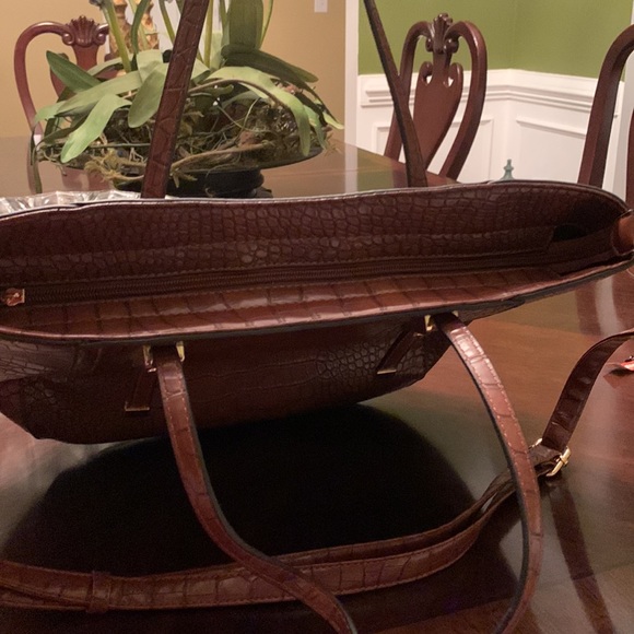 Brown Embossed Croc Satchel Purse. - Picture 4 of 10